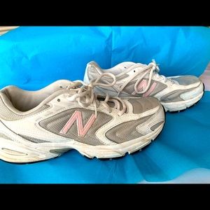 New Balance Athletic Ladies Shoes 8.5